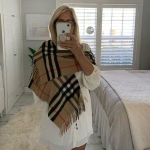 Burberry scarf with fringe